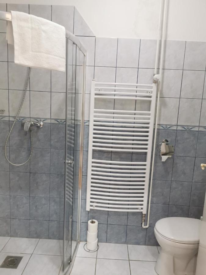 Baross-Hat 5 Szolnok Esterno foto