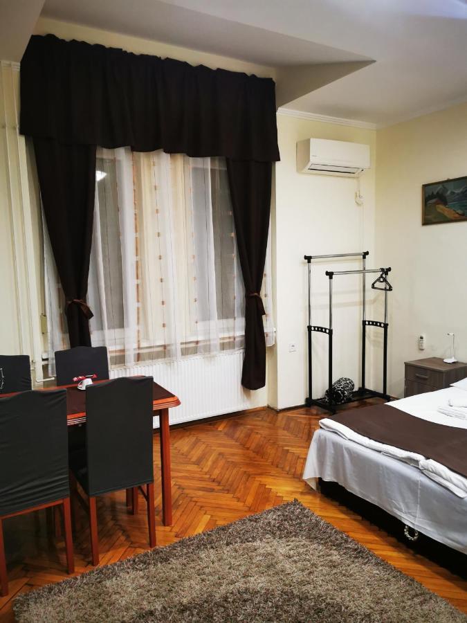 Baross-Hat 5 Szolnok Esterno foto